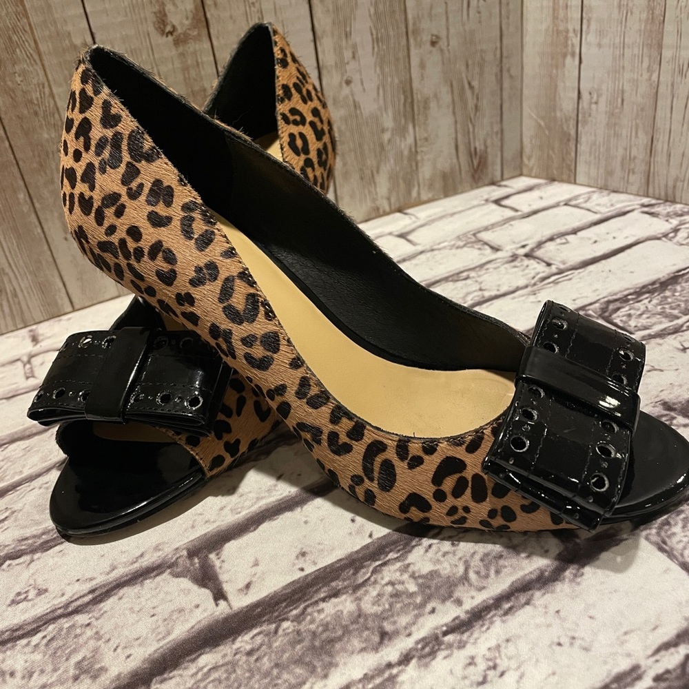 Kate Spade Leopard Peep Toe Heels Size 7 Calf Hair with Black Patent Bow